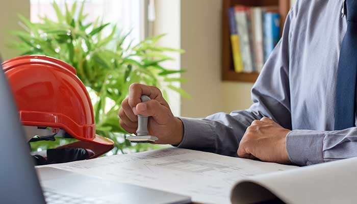 Arbejde med dokumentation og tegninger til et byggeprojekt