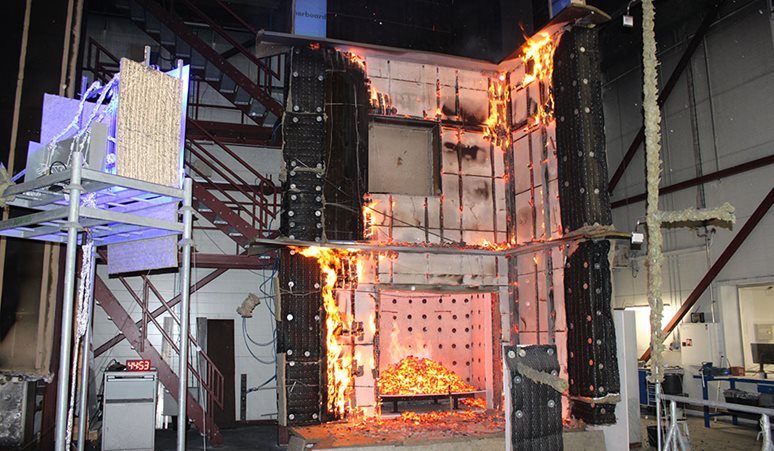Brandtest af ventileret facade med brandstop.
