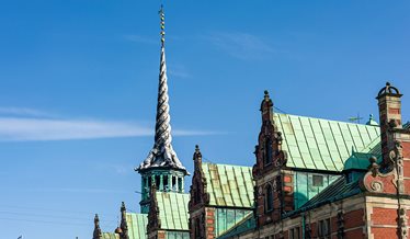 Den gamle børs i København med det berømte dragespir, inden branden