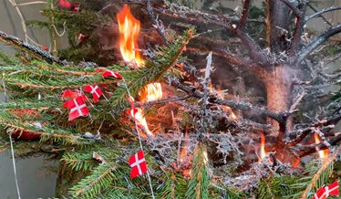 Der er gået ild i et juletræ