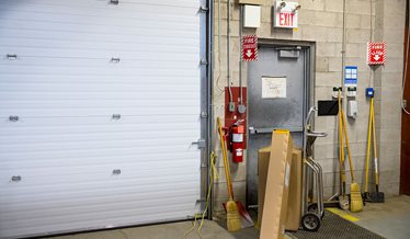 En flugtvej er blokeret.