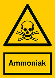 Gult advarselsskilt med sort faresymbol for giftig substans og teksten “Ammoniak”.